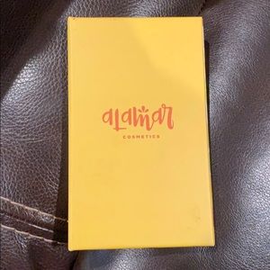 Alamar cosmetics eyeshadow palette